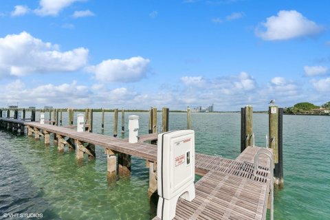 Condo in Bay Harbor Islands, Florida, 4 bedrooms  № 1596932 - photo 9