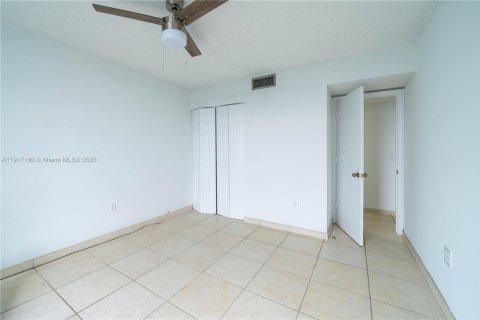 Condominio en alquiler en North Miami, Florida, 2 dormitorios, 92.62 m2 № 1972555 - foto 10