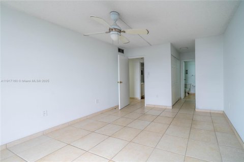 Condominio en alquiler en North Miami, Florida, 2 dormitorios, 92.62 m2 № 1972555 - foto 14