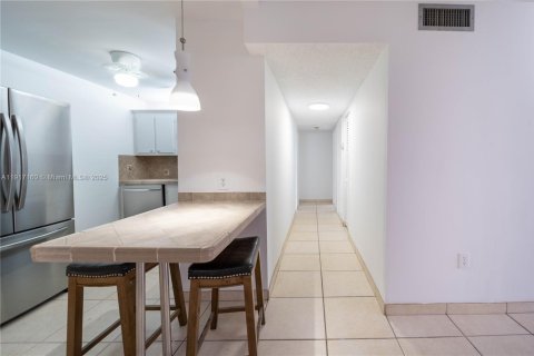 Condominio en alquiler en North Miami, Florida, 2 dormitorios, 92.62 m2 № 1972555 - foto 8