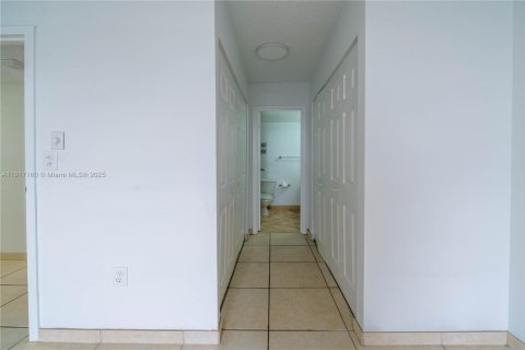 Condominio en alquiler en North Miami, Florida, 2 dormitorios, 92.62 m2 № 1972555 - foto 15