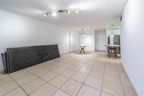 Condominio en alquiler en North Miami, Florida, 2 dormitorios, 92.62 m2 № 1972555 - foto 7