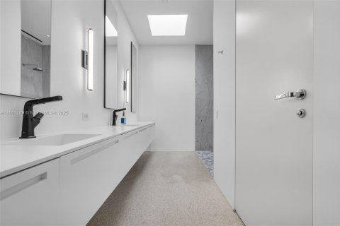 Condominio en alquiler en Miami Beach, Florida, 2 dormitorios, 151.71 m2 № 1933095 - foto 13