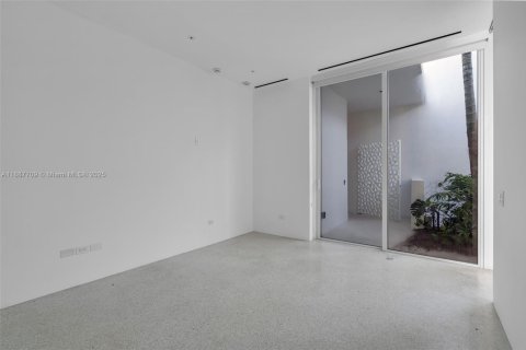 Condominio en alquiler en Miami Beach, Florida, 2 dormitorios, 151.71 m2 № 1933095 - foto 15