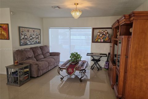 Villa ou maison à vendre à Miramar, Floride: 2 chambres, 122.17 m2 № 1970512 - photo 15