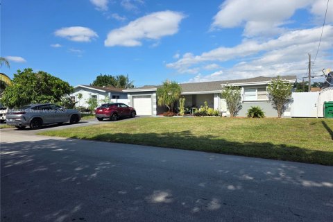 Villa ou maison à vendre à Miramar, Floride: 2 chambres, 122.17 m2 № 1970512 - photo 3