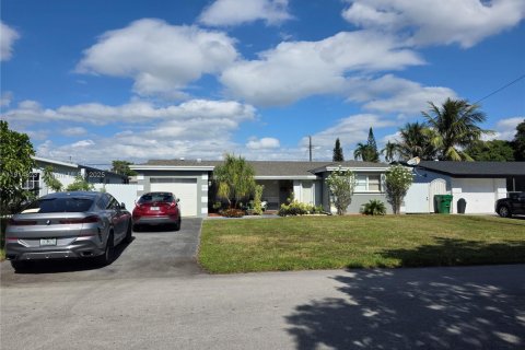 Villa ou maison à vendre à Miramar, Floride: 2 chambres, 122.17 m2 № 1970512 - photo 1