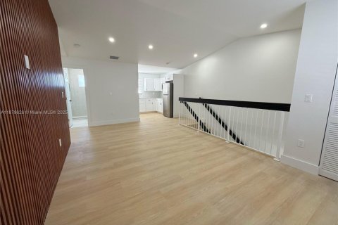 Снять в аренду кондоминиум в Хайалиа, Флорида 2 спальни, 80.82м2, № 1921243 - фото 2