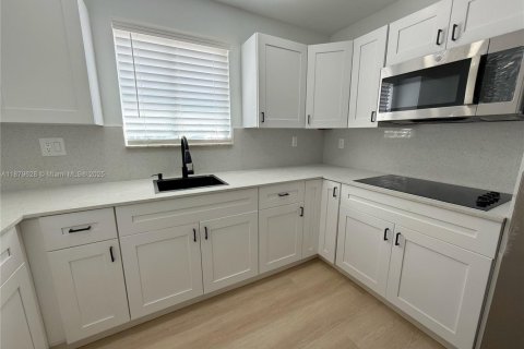 Снять в аренду кондоминиум в Хайалиа, Флорида 2 спальни, 80.82м2, № 1921243 - фото 4