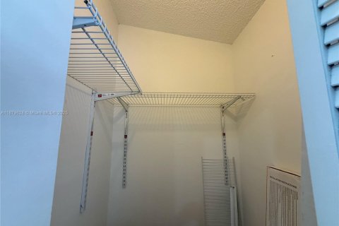 Снять в аренду кондоминиум в Хайалиа, Флорида 2 спальни, 80.82м2, № 1921243 - фото 11