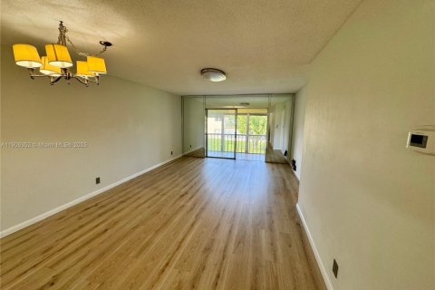 Copropriété à vendre à Margate, Floride: 2 chambres, 91.97 m2 № 1963182 - photo 2