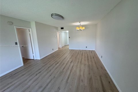 Copropriété à vendre à Margate, Floride: 2 chambres, 91.97 m2 № 1963182 - photo 5