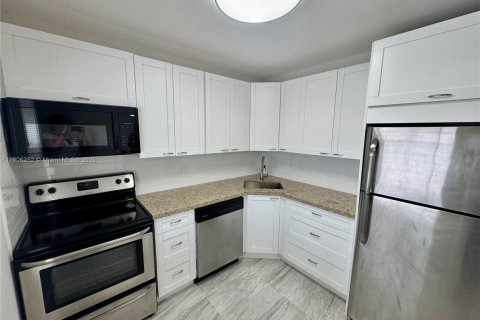 Copropriété à vendre à Margate, Floride: 2 chambres, 91.97 m2 № 1963182 - photo 1