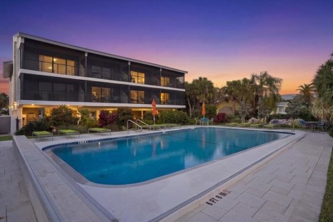 Condominio en Holmes Beach, Florida, 2 dormitorios  № 2097567