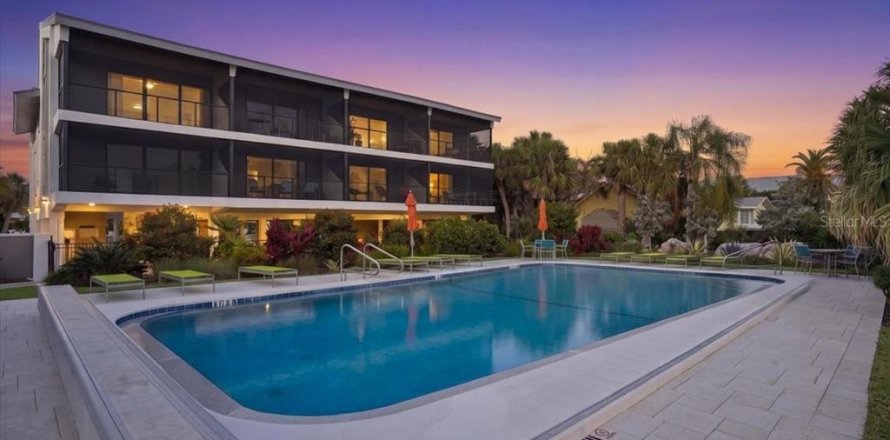 Condominio en Holmes Beach, Florida, 2 dormitorios  № 2097567