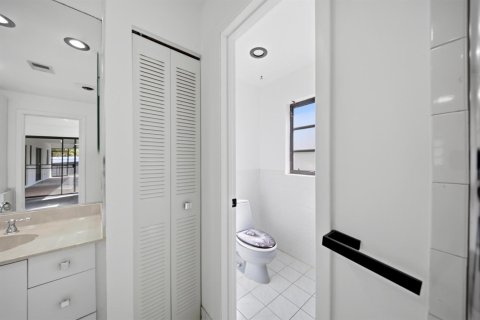 House in Tamarac, Florida 3 bedrooms, 198.44 sq.m. № 2190171 - photo 14