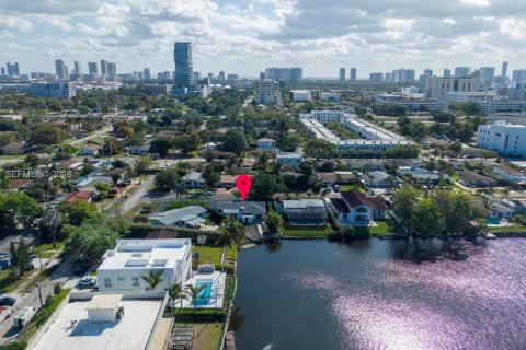 Купить виллу или дом в Майами, Флорида 3 спальни, 247.96м2, № 2048178 - фото 2