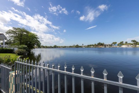 Купить виллу или дом в Майами, Флорида 3 спальни, 247.96м2, № 2048178 - фото 7