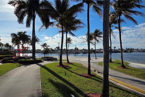 Купить кондоминиум в Дорал, Флорида 3 спальни, 181.16м2, № 2028400 - фото 28