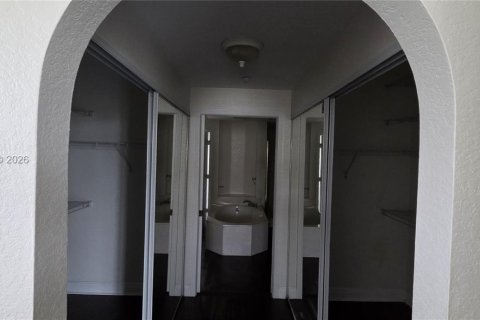 Купить кондоминиум в Дорал, Флорида 3 спальни, 181.16м2, № 2028400 - фото 16