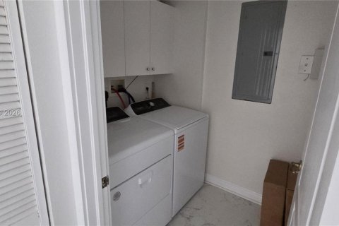 Купить кондоминиум в Дорал, Флорида 3 спальни, 181.16м2, № 2028400 - фото 21