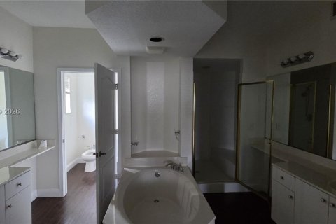 Купить кондоминиум в Дорал, Флорида 3 спальни, 181.16м2, № 2028400 - фото 17