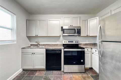 Villa ou maison à louer à New Port Richey, Floride: 2 chambres, 94.76 m2 № 2413682 - photo 7