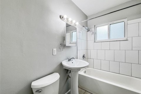 Villa ou maison à louer à New Port Richey, Floride: 2 chambres, 94.76 m2 № 2413682 - photo 15