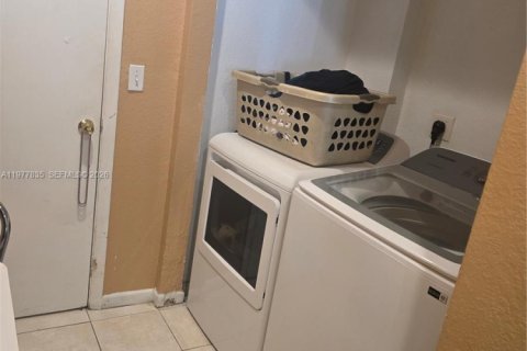 Townhouse in Pompano Beach, Florida 3 bedrooms, 120.31 sq.m. № 2044457 - photo 5