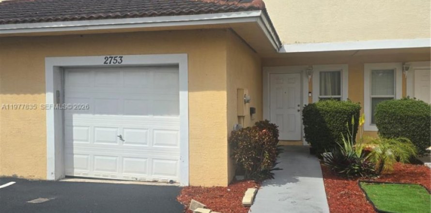 Townhouse in Pompano Beach, Florida 3 bedrooms, 120.31 sq.m. № 2044457