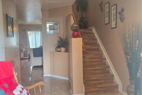 Townhouse in Pompano Beach, Florida 3 bedrooms, 120.31 sq.m. № 2044457 - photo 2