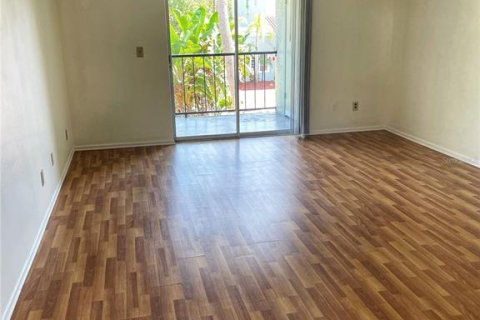 Condo in Tampa, Florida, 1 bedroom  № 2094928 - photo 11