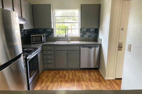Condo in Tampa, Florida, 1 bedroom  № 2094928 - photo 13