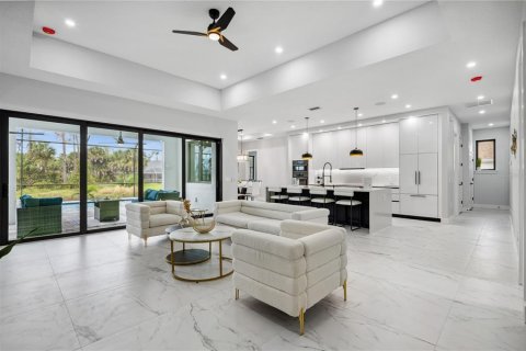 Casa en venta en Rotonda, Florida, 4 dormitorios, 265.42 m2 № 1917609 - foto 5