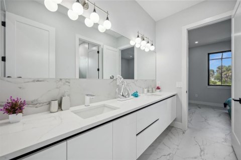 Casa en venta en Rotonda, Florida, 4 dormitorios, 265.42 m2 № 1917609 - foto 24