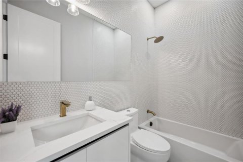 Casa en venta en Rotonda, Florida, 4 dormitorios, 265.42 m2 № 1917609 - foto 21