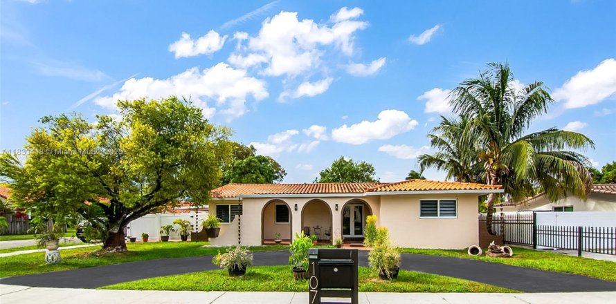 Casa en Miami, Florida 3 dormitorios, 205.78 m2 № 1813867