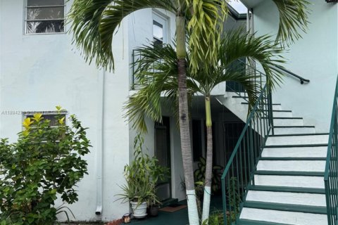Condo in Miami, Florida, 1 bedroom  № 1946090 - photo 13