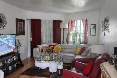 Condo in Miami, Florida, 1 bedroom  № 1946090 - photo 2