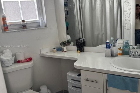 Condo in Miami, Florida, 1 bedroom  № 1946090 - photo 8