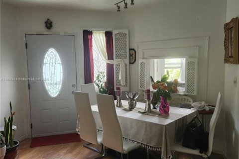 Condo in Miami, Florida, 1 bedroom  № 1946090 - photo 3