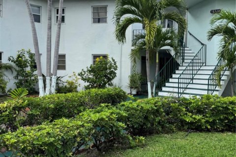 Condo in Miami, Florida, 1 bedroom  № 1946090 - photo 14
