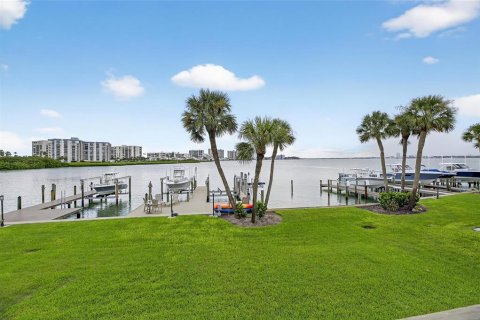 Townhouse in Clearwater, Florida 3 bedrooms, 199.74 sq.m. № 1846903 - photo 2