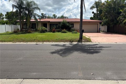 House in Tampa, Florida 3 bedrooms, 210.05 sq.m. № 1876341 - photo 3