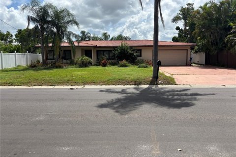 House in Tampa, Florida 3 bedrooms, 210.05 sq.m. № 1876341 - photo 1