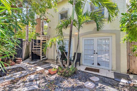 Commercial property in West Palm Beach, Florida 167.97 sq.m. № 2187626 - photo 12