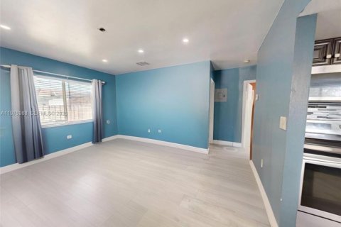 Commercial property in Hollywood, Florida 167.69 sq.m. № 2091391 - photo 10