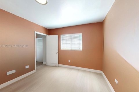Commercial property in Hollywood, Florida 167.69 sq.m. № 2091391 - photo 22