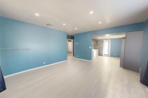 Commercial property in Hollywood, Florida 167.69 sq.m. № 2091391 - photo 9