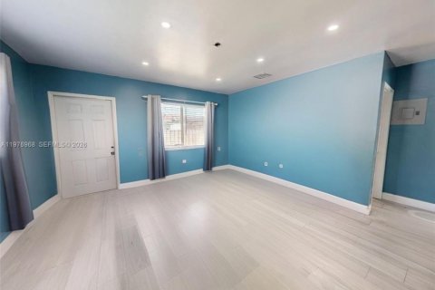 Commercial property in Hollywood, Florida 167.69 sq.m. № 2091391 - photo 8